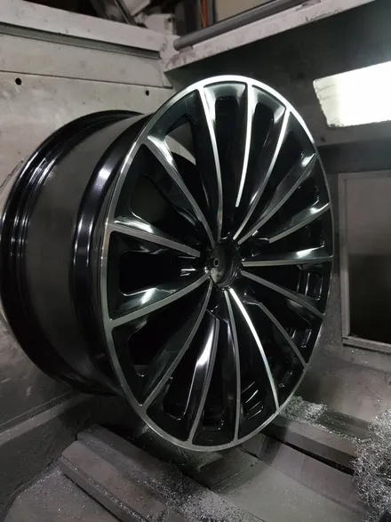 원조[부산휠복원][부산휠수리] [부산휠도색][부산중고휠] BMW F시리즈750 단조포밍휠 주차상처 휠수리/휠복원 다야컷팅재생! / 부산 기장군