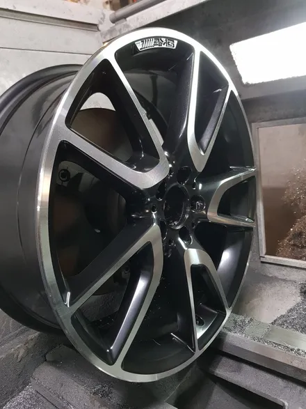 원조[부산휠복원][부산휠수리] 벤츠E43amg 20인치 주차상처 휠수리 휠복원 다야컷팅 재생하기 / 부산 기장군