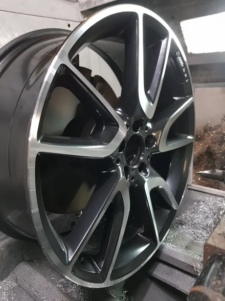 원조[부산휠복원][부산휠수리] 벤츠E43Amg 20인치 주차상처 휠수리 휠복원 다야컷팅 재생하기! / 부산 기장군