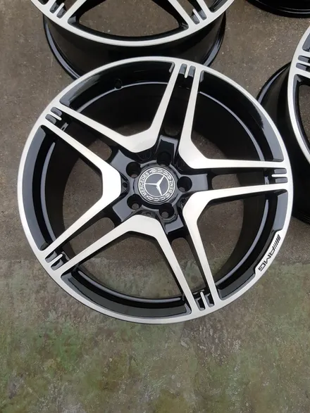 원조[부산휠복원][부산휠수리]벤츠E63Amg 19인치 단조포밍휠 주차상처 휠수리 휠복원 다야컷팅 재생하기! / 부산 기장군