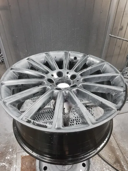 원조[부산휠복원][부산휠수리]벤츠 C200Amg 19인치 주차상처 휠수리 휠복원 다야컷팅 재생하기! / 부산 기장군