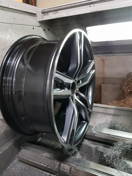 [부산휠복원][부산휠수리][부산휠도색][BMW휠복원] BMW신형 640D 20인치 703M휠 주차상처 휠수리/휠복원 다야컷팅 재생하기! / 부산 기장군