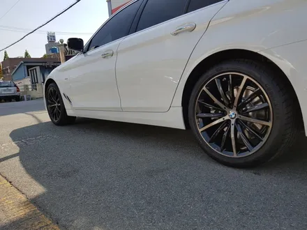[원조][부산휠수리][부산휠복원]}부산중고휠]BMW G30 530i 럭셔리19인치 주차상처 휠수리/휠복원/다야몬드컷팅 재생 / 부산 기장군
