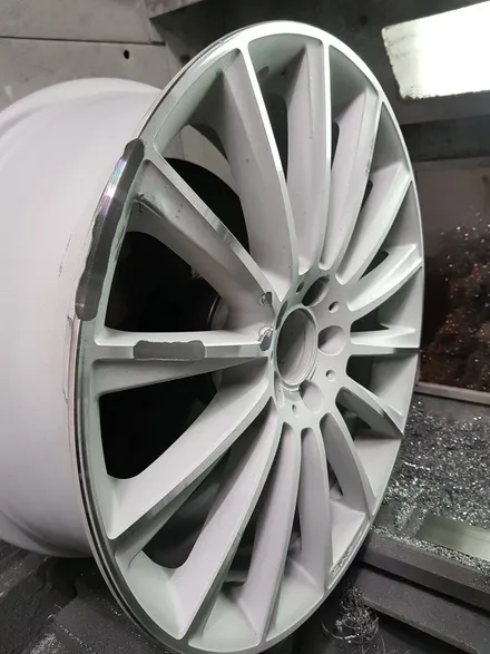 원조부산휠복원부산휠수리벤츠20인치S500Amg 마차휠 대략난감 사고휠 수리 / 부산 기장군