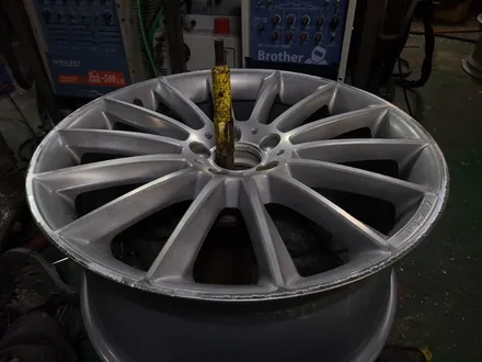 원조[부산휠복원] 벤츠 E400 AMG 휠굴절 핸들떨림 차체떨림 휠바란스교정 / 부산 기장군