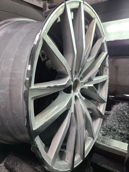 원조[부산휠복원] BMW X7 22인치 순정휠 사고건 휠수리 휠복원 휠도색 작업! / 부산 기장군