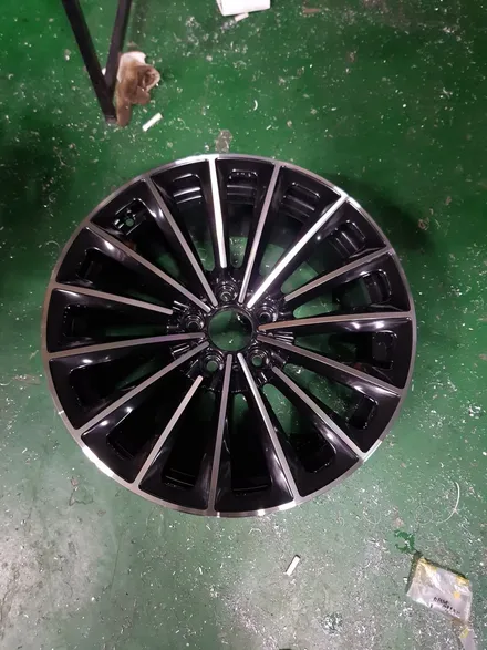 원조[부산휠복원][부산휠수리] [부산휠도색][부산중고휠] BMW F시리즈750 단조포밍휠 주차상처 휠수리/휠복원 다야컷팅재생! / 부산 기장군