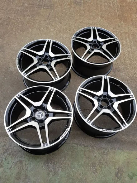 원조[부산휠복원][부산휠수리]벤츠E63Amg 19인치 단조포밍휠 주차상처 휠수리 휠복원 다야컷팅 재생하기! / 부산 기장군