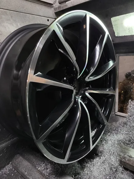 원조[부산휠복원][부산휠수리]BMW Z4 19인치 휠수리 휠복원 다야컷팅 재생하기! / 부산 기장군