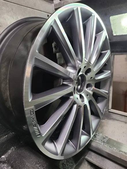 부산휠복원 since2006.[원조] 부산휠수리 since2006.[원조] 벤츠 C250Amg 19인치 휠수리 휠복원 다야컷팅 재생하기! / 부산 기장군