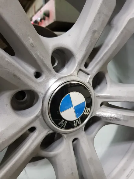 [부산휠복원][부산휠수리][부산휠도색][부산중고휠]BMW18인치441M 사고건 대략난감! 휠수리/휠복원 / 부산 기장군