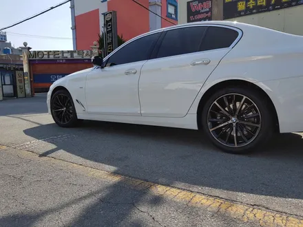 [원조][부산휠수리][부산휠복원]}부산중고휠]BMW G30 530i 럭셔리19인치 주차상처 휠수리/휠복원/다야몬드컷팅 재생 / 부산 기장군
