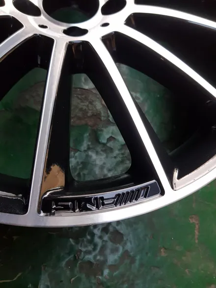 원조[부산휠복원][부산휠수리] [부산휠도색][부산중고휠]벤츠신형 CLS400amg 20인치 주차상처 휠수리/휠복원/다야컷팅 재생! / 부산 기장군