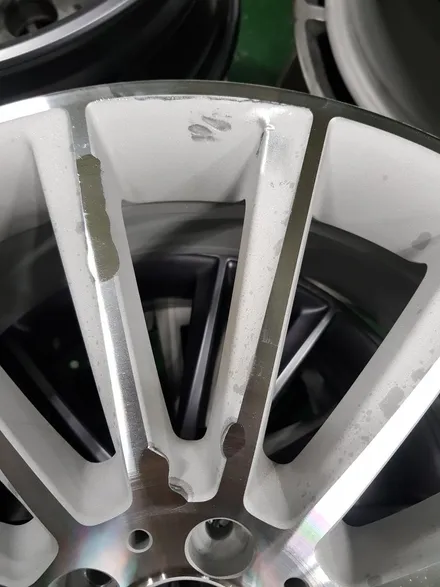 원조부산휠복원부산휠수리벤츠20인치S500Amg 마차휠 대략난감 사고휠 수리 / 부산 기장군