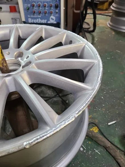 원조[부산휠복원] 벤츠 E400 AMG 휠굴절 핸들떨림 차체떨림 휠바란스교정 / 부산 기장군