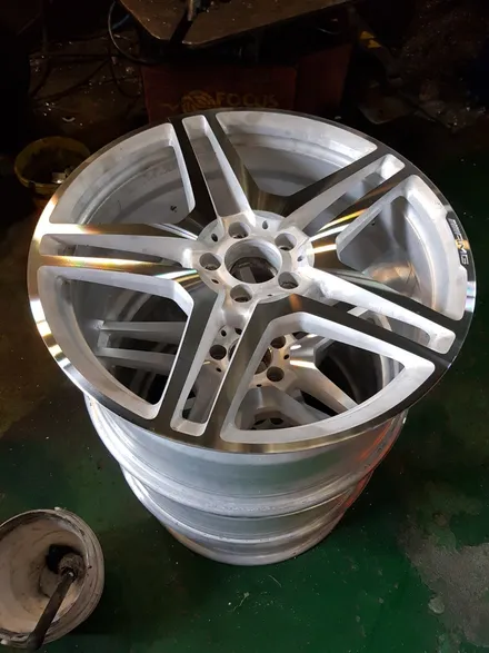 원조[부산휠복원][부산휠수리] [벤츠휠복원.[벤츠휠수리]벤츠w221-S63amg 20인치 단조 포밍휠 주차상처 휠수리/휠복원/다야컷팅재생! / 부산 기장군