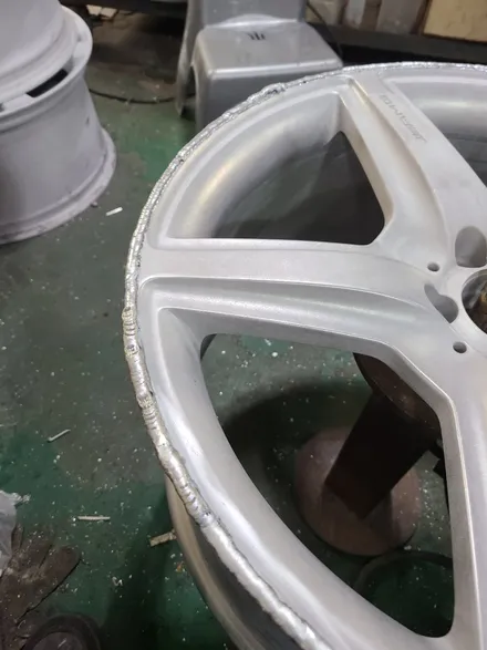벤츠S63AMG 20인치 주차상처 휠수리 휠복원 휠도색 휠크랙 휠용접 작업하기! / 부산 기장군