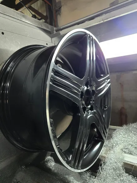 원조[부산 휠 복원] 벤츠 CLS 63amg 휠 복원 휠 도색작업! / 부산 기장군