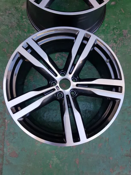 [부산휠복원][부산중고휠][부산휠수리] BMW G시리즈760 648M 20인치 주차상처 휠수리 휠복원 다야컷팅 재생! / 부산 기장군
