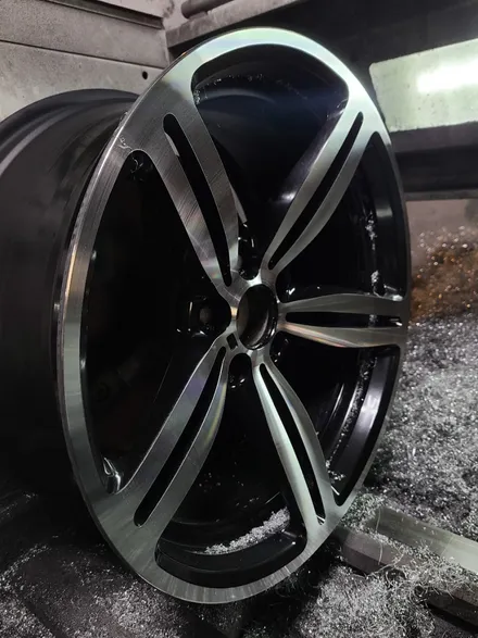 [원조]부산휠복원/부산휠수리 BMW M6 19인치 단조포밍휠 주차상처 휠수리 휠복원 다야컷팅 재생하기! / 부산 기장군