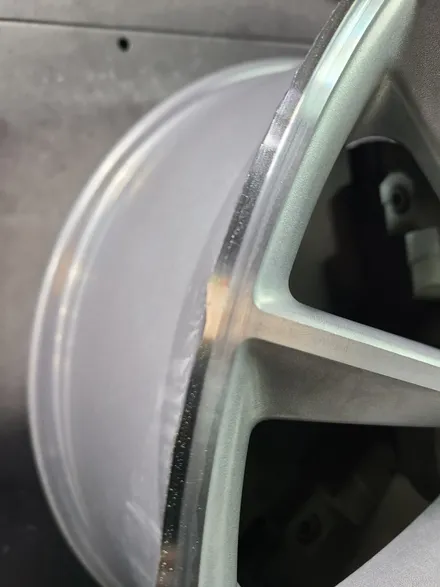 원조[부산휠복원] 벤츠 E400 AMG 휠굴절 핸들떨림 차체떨림 휠바란스교정 / 부산 기장군