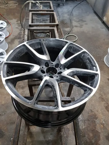[원조][부산휠수리][부산휠복원][부산휠도색][부산중고휠]벤츠GLC43amg 21인치 주차상처 휠수리 휠복원 다야컷팅재생! / 부산 기장군