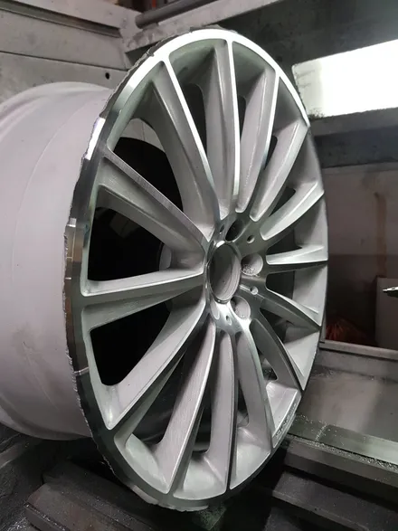 원조[부산휠복원][부산휠수리][부산중고휠] 벤츠S350 20인치 마차휠 대략난감 휠수리/휠복원/다야컷팅 재생하기 / 부산 기장군