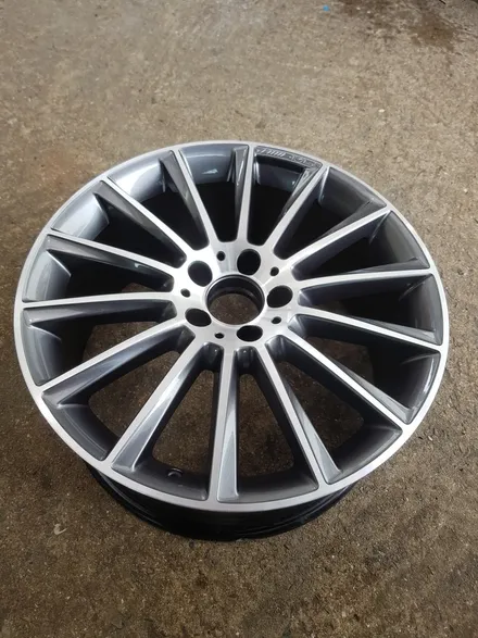 원조[부산휠복원][부산휠수리]벤츠 C200Amg 19인치 주차상처 휠수리 휠복원 다야컷팅 재생하기! / 부산 기장군