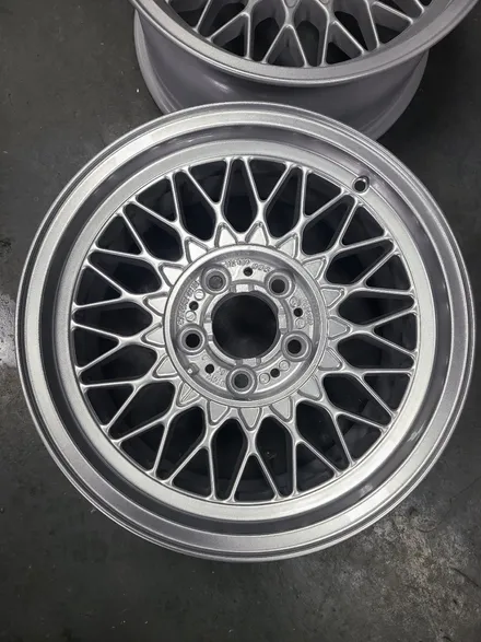 원조[부산휠복원][부산휠수리]BMW 순정 올드카 휠수리 휠복원 휠도색! / 부산 기장군