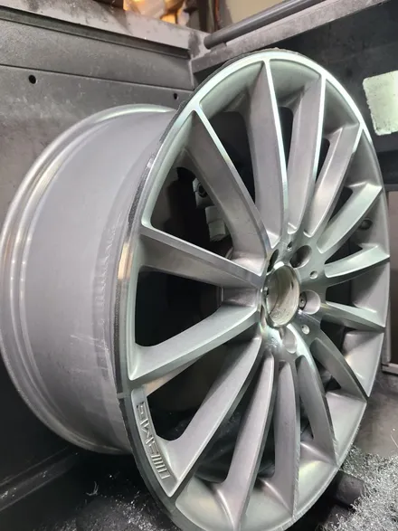 원조[부산휠복원] 벤츠 E400 AMG 휠굴절 핸들떨림 차체떨림 휠바란스교정 / 부산 기장군