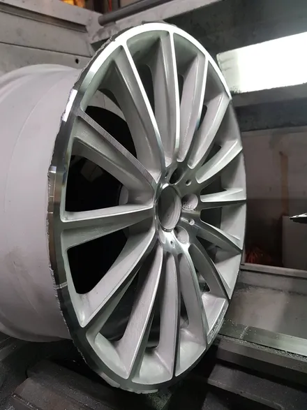 원조[부산휠복원][부산휠수리][부산중고휠] 벤츠S350 20인치 마차휠 대략난감 휠수리/휠복원/다야컷팅 재생하기 / 부산 기장군