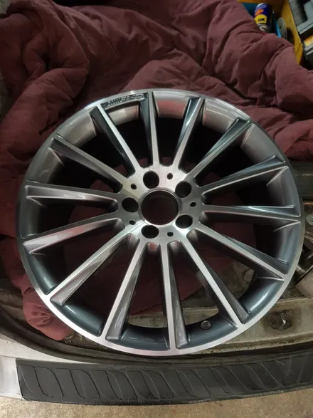 원조[부산휠복원][부산휠수리]벤츠 C200Amg 19인치 주차상처 휠수리 휠복원 다야컷팅 재생하기! / 부산 기장군
