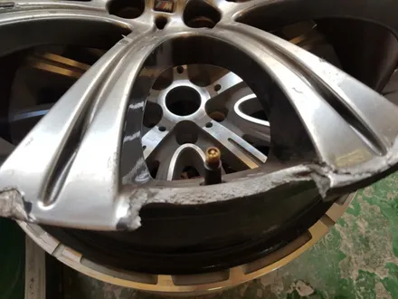 [부산휠수리][부산휠복원][부산중고휠] BMW E60 M5사고건 깨짐수리! / 부산 기장군