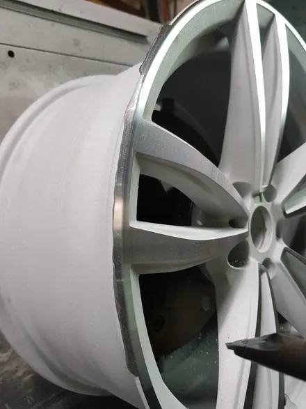 [원조][부산휠수리][부산휠복원][부산중고휠][부산휠도색]BMW G시리즈647M 주차상처 휠수리 휠복원후 블랙유광 분체도장 / 부산 기장군