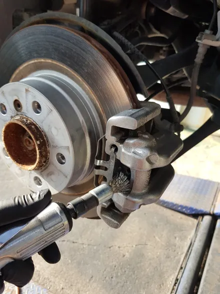[원조][부산휠수리][부산휠복원][부산휠도색] 부산캘리퍼도색BMW 캘리퍼도색 야매작업! / 부산 기장군