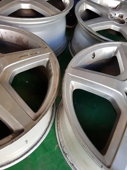 원조[부산휠복원][부산휠수리]벤츠S63amg 20인치 주차상처 휠수리/휠복원/휠도색 / 부산 기장군