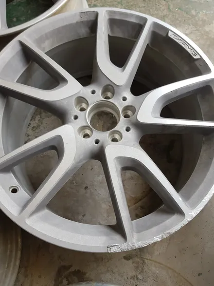 원조[부산휠복원][부산휠수리] 벤츠E43Amg 20인치 주차상처 휠수리 휠복원 다야컷팅 재생하기! / 부산 기장군
