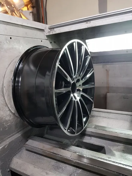 원조[부산휠복원][부산휠수리][부산중고휠] 벤츠S350 20인치 마차휠 대략난감 휠수리/휠복원/다야컷팅 재생하기 / 부산 기장군