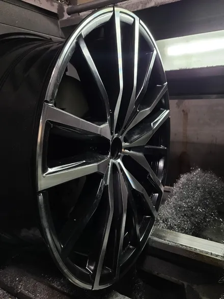 원조[부산휠복원] BMW X7 22인치 순정휠 사고건 휠수리 휠복원 휠도색 작업! / 부산 기장군