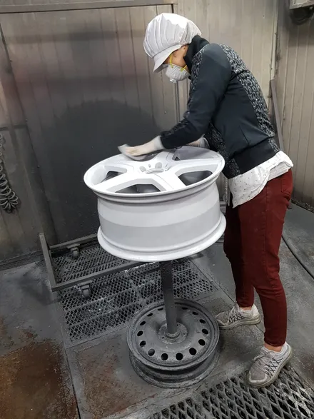 원조[부산휠복원][부산휠수리]벤츠S63amg 20인치 주차상처 휠수리/휠복원/휠도색 / 부산 기장군