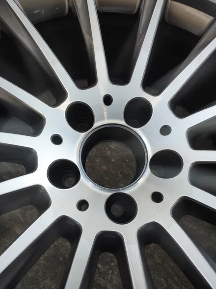 원조부산휠복원부산휠수리벤츠20인치S500Amg 마차휠 대략난감 사고휠 수리 / 부산 기장군