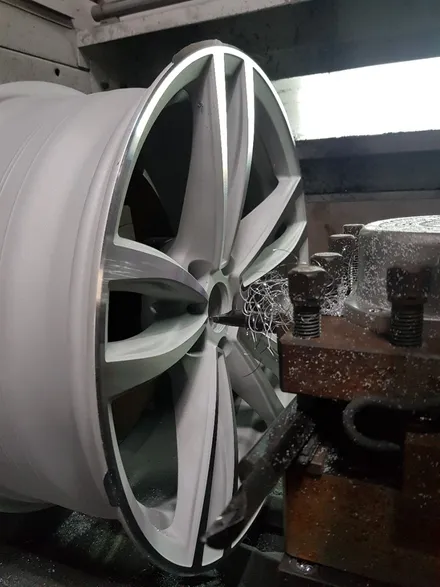 [원조][부산휠복원][부산휠수리][부산중고휠][부산휠도색]BMW G시리즈 647M 19인치 다야컷팅 블랙폴리쉬 다야컷재생! 휠수리/휠복원 / 부산 기장군