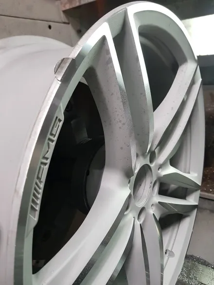 원조[부산휠복원][부산휠수리] 벤츠E63amg 20인치 주차상처 휠수리 휠복원 다야컷팅재생! / 부산 기장군