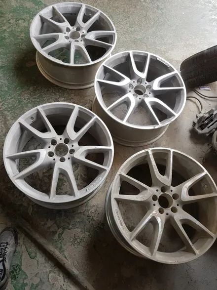 원조[부산휠복원][부산휠수리] 벤츠E43Amg 20인치 주차상처 휠수리 휠복원 다야컷팅 재생하기! / 부산 기장군