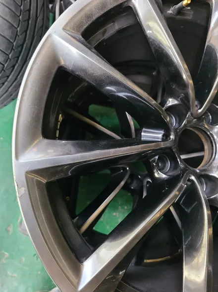 원조[부산휠복원][부산휠수리]BMW Z4 19인치 휠수리 휠복원 다야컷팅 재생하기! / 부산 기장군
