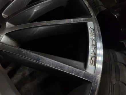 원조[부산휠복원] 벤츠 E400 AMG 휠굴절 핸들떨림 차체떨림 휠바란스교정 / 부산 기장군