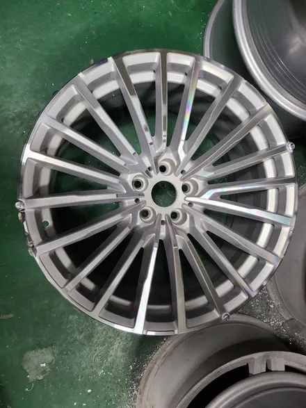 원조[부산휠복원] BMW G바디 7시리즈 20인치휠 주차상처 휠수리 휠복원 휠도색 / 부산 기장군