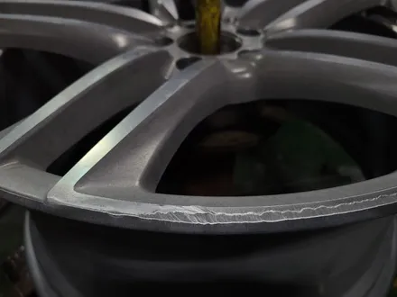 원조[부산휠복원] 벤츠 E63 AMG 20인치 단조휠 주차상처 휠수리 휠복원 휠도색 작업! / 부산 기장군