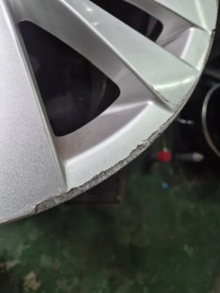 원조[부산 휠 도색] BMW 매매상사 묻지 마! 블랙 유광 5만 원 휠 도색! / 부산 기장군