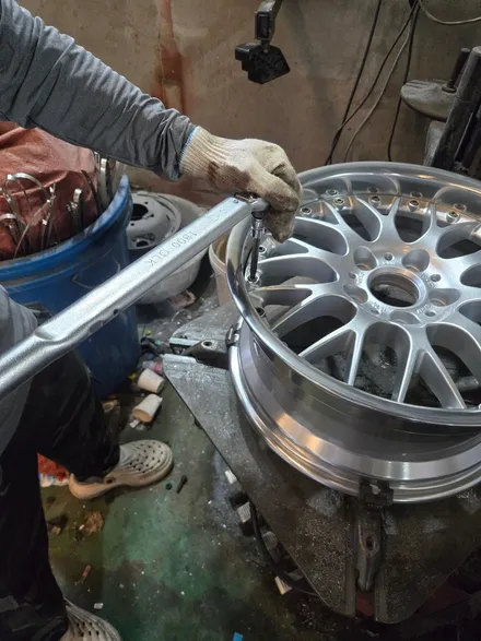 원조[부산휠복원] BMW E39 BBS OEM 제품 휠복원 작업! / 부산 기장군